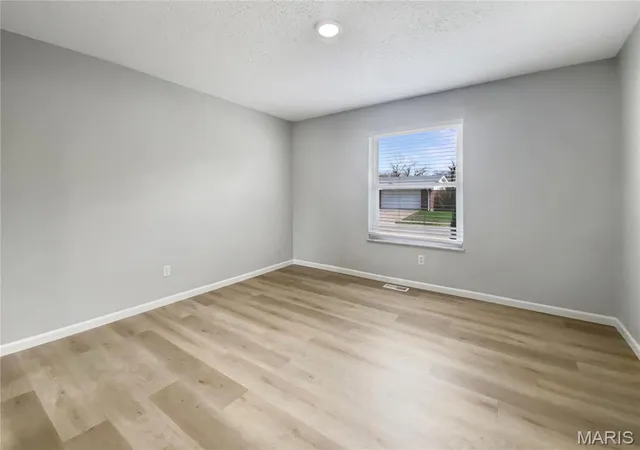 Photo 3 of Single Family Residence at 6333 Peachwood Trl, Saint Louis, MO 63129 | MLS# MIS25023349 |  | Sold on 2025-05-12