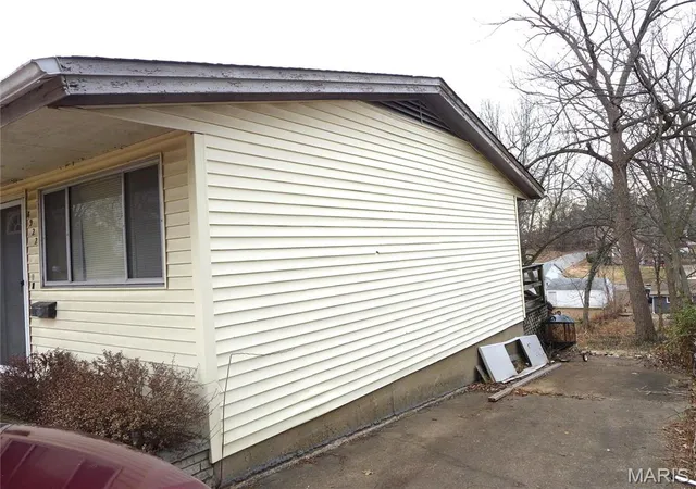 Photo 2 of Single Family Residence at 8922 Higginson Dr, Saint Louis, MO 63121 | MLS# MIS25023381 |  | Sold on 2025-05-07