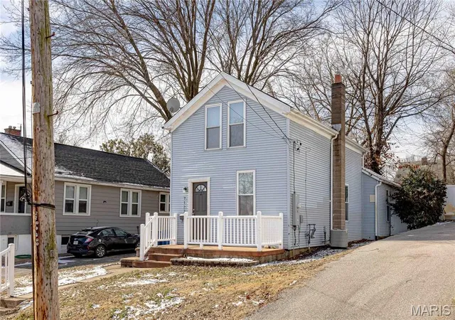 Photo 2 of Single Family Residence at 7122 Drury Ln, Saint Louis, MO 63143 | MLS# MIS25023410 |  | Sold on 2025-07-22