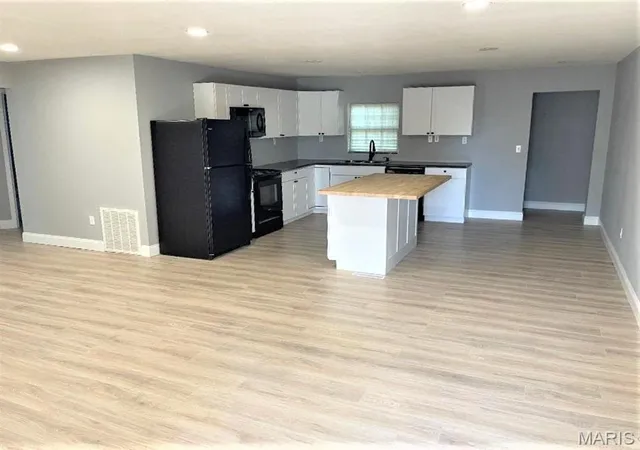 Photo 3 of Single Family Residence at 400 Hickory Hills Dr, Dexter, MO 63841 | MLS# MIS25023448 |  | Sold on 2025-07-25