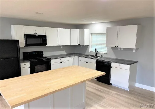 Photo 4 of Single Family Residence at 400 Hickory Hills Dr, Dexter, MO 63841 | MLS# MIS25023448 |  | Sold on 2025-07-25