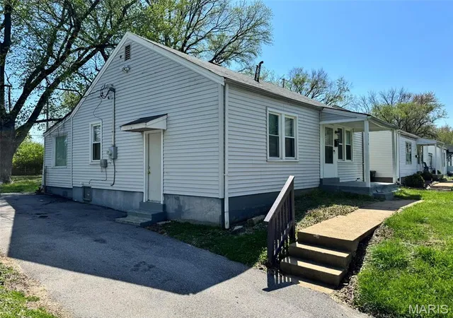 Photo 1 of Single Family Residence at 6716 Torlina Dr, Saint Louis, MO 63134 | MLS# MIS25023457 | | Sold on 2025-06-13