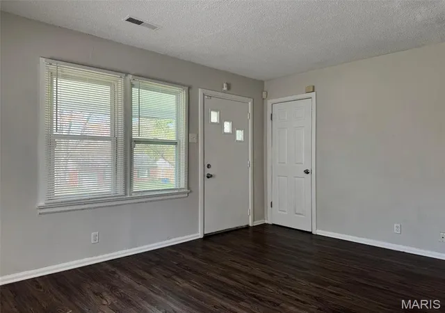 Photo 4 of Single Family Residence at 6716 Torlina Dr, Saint Louis, MO 63134 | MLS# MIS25023457 | | Sold on 2025-06-13