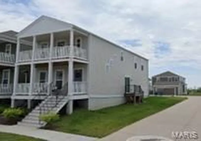 Single Family Residence at 3405 Broad St, Saint Charles, MO 63301 | MLS# MIS25023476 | | Sold on 2025-05-15