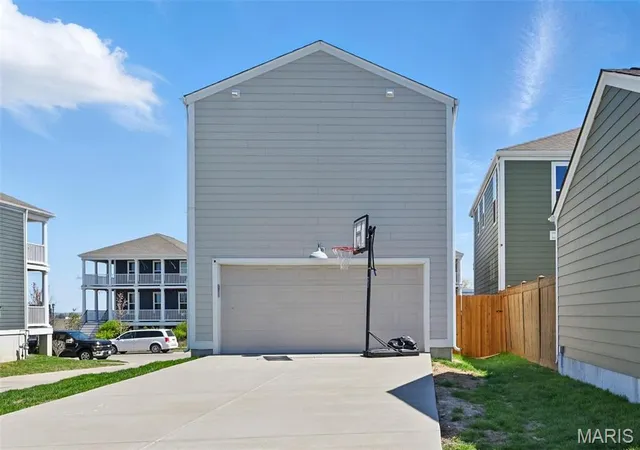 Photo 4 of Single Family Residence at 3405 Broad St, Saint Charles, MO 63301 | MLS# MIS25023476 | | Sold on 2025-05-15
