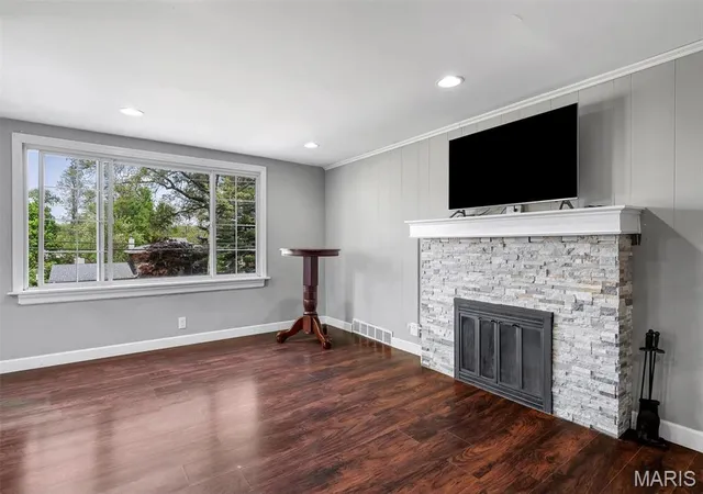 Photo 2 of Single Family Residence at 831 Diversey Dr, Saint Louis, MO 63126 | MLS# MIS25023483 | | Sold on 2025-08-15