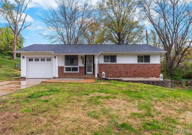 Single Family Residence at 4353 Bordeaux Dr, Saint Louis, MO 63129 | MLS# MIS25023484 |  | Sold on 2025-06-17