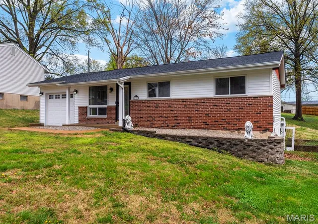 Photo 1 of Single Family Residence at 4353 Bordeaux Dr, Saint Louis, MO 63129 | MLS# MIS25023484 |  | Sold on 2025-06-17