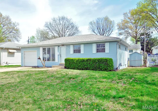 Photo 1 of Single Family Residence at 906 Virgo Ln, Saint Louis, MO 63125 | MLS# MIS25023518 | | Sold on 2025-07-01
