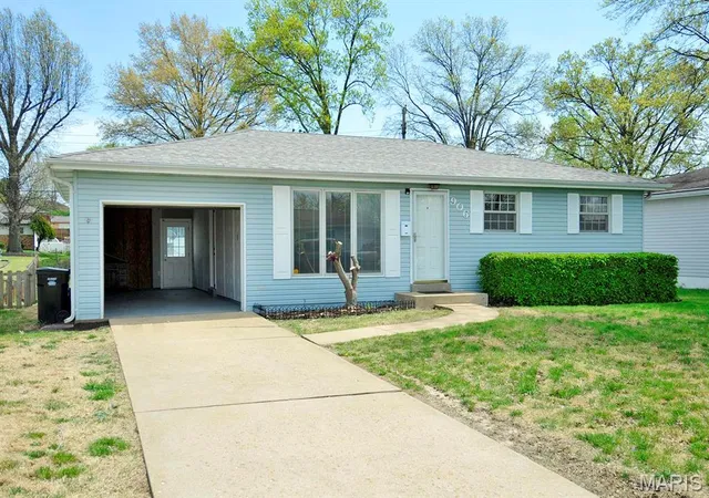 Photo 2 of Single Family Residence at 906 Virgo Ln, Saint Louis, MO 63125 | MLS# MIS25023518 | | Sold on 2025-07-01