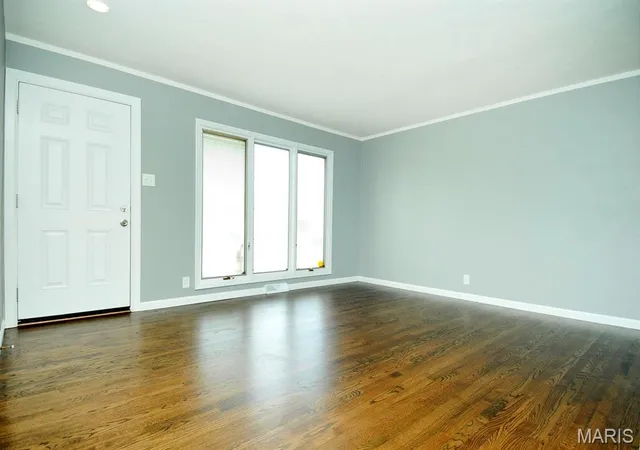 Photo 4 of Single Family Residence at 906 Virgo Ln, Saint Louis, MO 63125 | MLS# MIS25023518 | | Sold on 2025-07-01