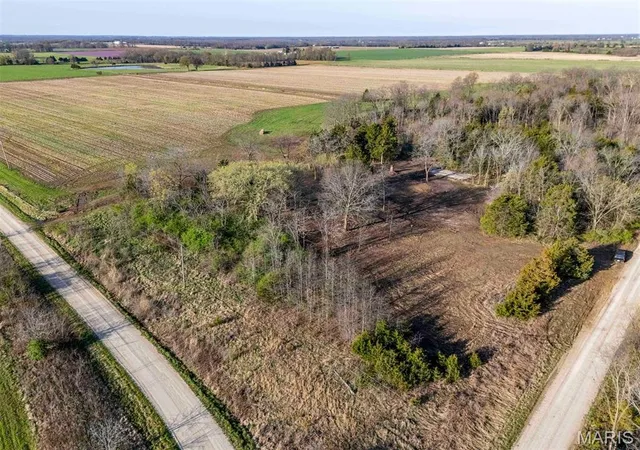 Photo 4 of Farm at 89 Kern Rd, Middletown, MO 63359 | MLS# MIS25023559 | | Sold on 2025-11-07