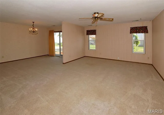 Photo 2 of Villa at 350 Windsor Pl #A, Saint Peters, MO 63376 | MLS# MIS25023608 |  | Sold on 2025-05-23