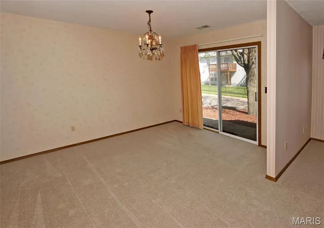 Photo 4 of Villa at 350 Windsor Pl #A, Saint Peters, MO 63376 | MLS# MIS25023608 |  | Sold on 2025-05-23