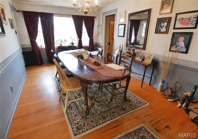 Photo 2 of Single Family Residence at 61 Dames Ct, Saint Louis, MO 63135 | MLS# MIS25023624 |  | Sold on 2025-06-23