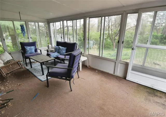 Photo 4 of Single Family Residence at 61 Dames Ct, Saint Louis, MO 63135 | MLS# MIS25023624 |  | Sold on 2025-06-23