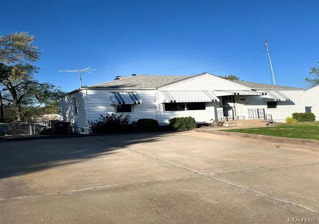 Photo 3 of Single Family Residence at 10341 Little Flower Ln, Saint Ann, MO 63074 | MLS# MIS25023639 | | Sold on 2025-06-20
