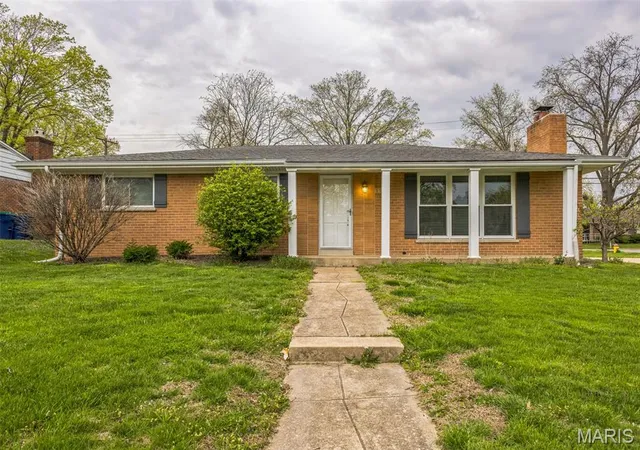 Single Family Residence at 551 Larsen Ln, Saint Louis, MO 63126 | MLS# MIS25023659 | | Sold on 2025-06-04