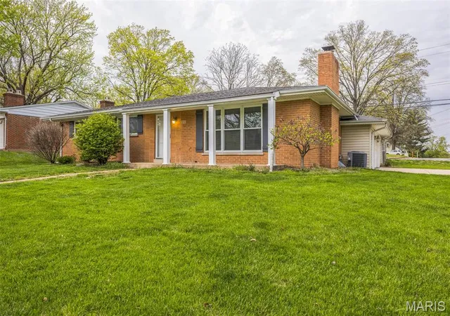 Photo 1 of Single Family Residence at 551 Larsen Ln, Saint Louis, MO 63126 | MLS# MIS25023659 | | Sold on 2025-06-04