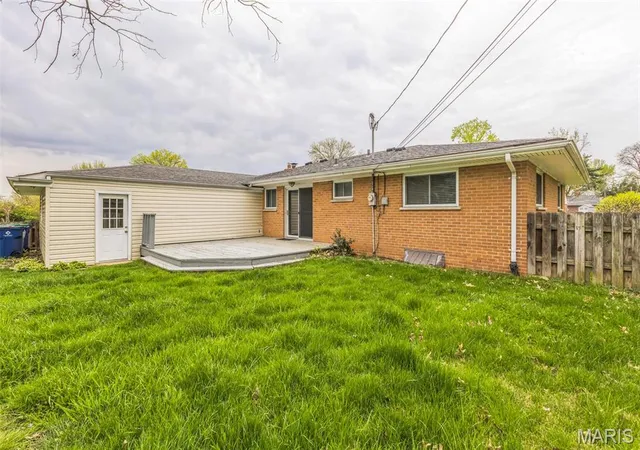 Photo 2 of Single Family Residence at 551 Larsen Ln, Saint Louis, MO 63126 | MLS# MIS25023659 | | Sold on 2025-06-04