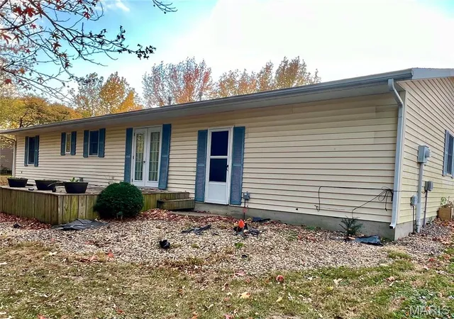 Photo 4 of Single Family Residence at 107 Meadow Ln, Montgomery City, MO 63361 | MLS# MIS25023718 | | Sold on 2025-05-28