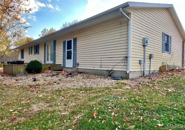 Photo 5 of Single Family Residence at 107 Meadow Ln, Montgomery City, MO 63361 | MLS# MIS25023718 | | Sold on 2025-05-28