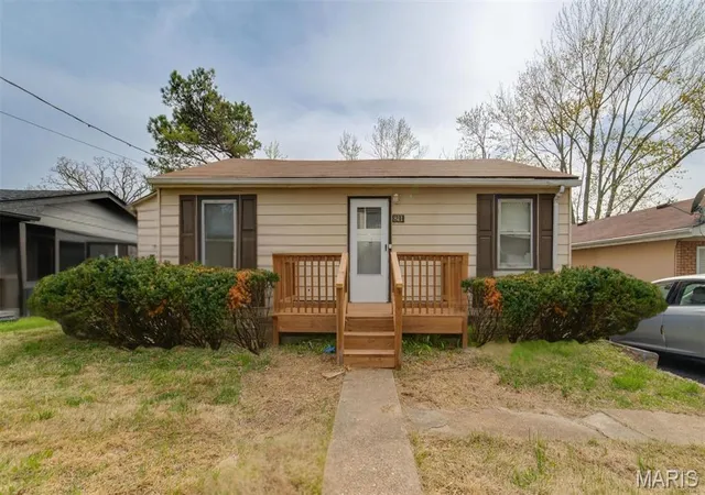 Single family home for sale at 811 Marvin Ave, Saint Louis, MO 63135 | MLS# MIS25023735 | Listing updated on 2025-09-06