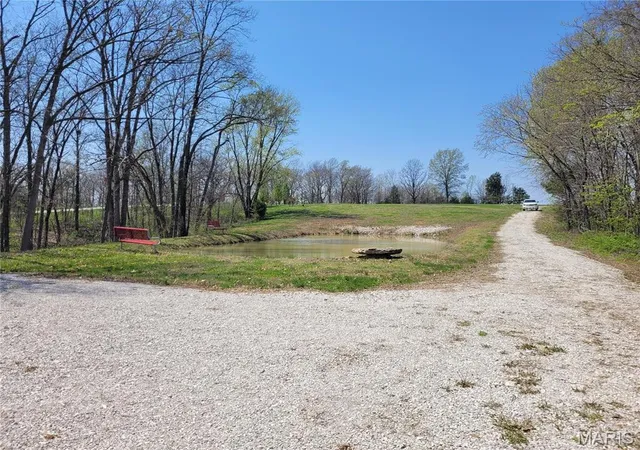 Photo 5 of Farm at 32 Whitsydnor Rd, Middletown, MO 63359 | MLS# MIS25023799 | | Sold on 2025-05-19