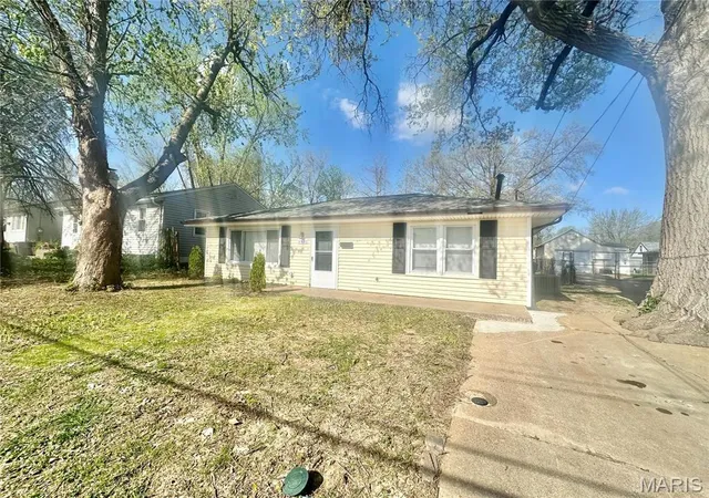Photo 1 of Single Family Residence at 3345 Suncrest Ave, Saint Louis, MO 63114 | MLS# MIS25023833 | | Sold on 2025-07-31