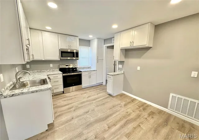 Photo 4 of Single Family Residence at 3345 Suncrest Ave, Saint Louis, MO 63114 | MLS# MIS25023833 | | Sold on 2025-07-31