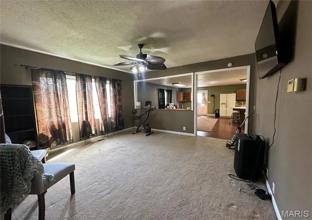 Photo 4 of Single Family Residence at 300 W 5Th, New London, MO 63459 | MLS# MIS25023854 | | Sold on 2025-06-11