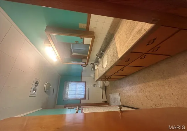 Photo 5 of Single Family Residence at 613 E Park St, Vandalia, MO 63382 | MLS# MIS25023867 | | Sold on 2025-04-16