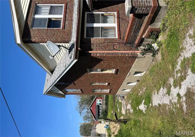 Photo 2 of Multi Family at 1509 Partridge Ave, Saint Louis, MO 63133 | MLS# MIS25023895 | | Sold on 2025-08-15