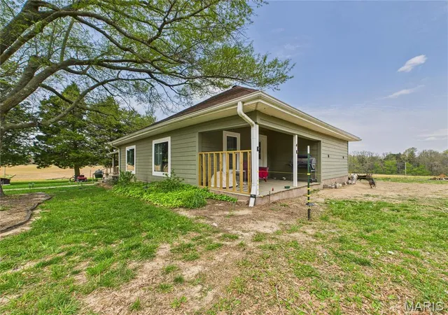 Photo 4 of Single Family Residence at 4627 County Road 651, Bernie, MO 63822 | MLS# MIS25023910 | | Sold on 2026-01-08