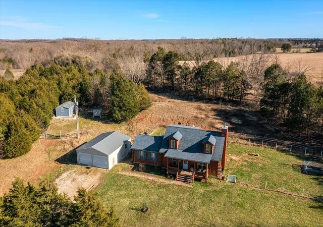 Photo 4 of Single Family Residence at 1224 Twinleaf Cir, Saint Peters, MO 63376 | MLS# MIS25023925 | | Sold on 2025-05-29