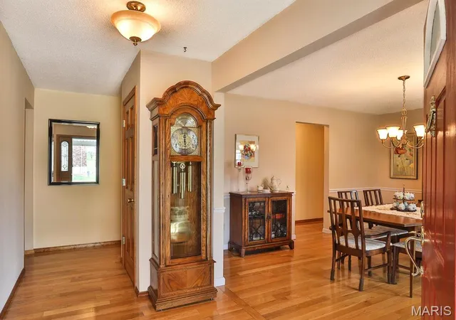 Photo 3 of Single Family Residence at 5346 Royal Hills Dr, Saint Louis, MO 63129 | MLS# MIS25023926 |  | Sold on 2025-06-13