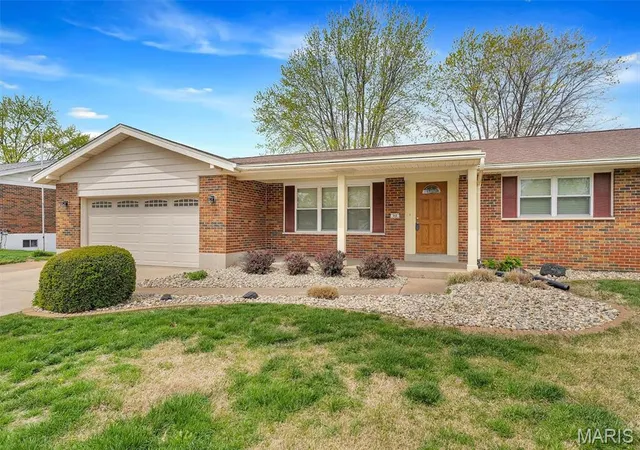 Photo 2 of Single Family Residence at 948 Quince Dr, Saint Charles, MO 63301 | MLS# MIS25023934 |  | Sold on 2025-05-22