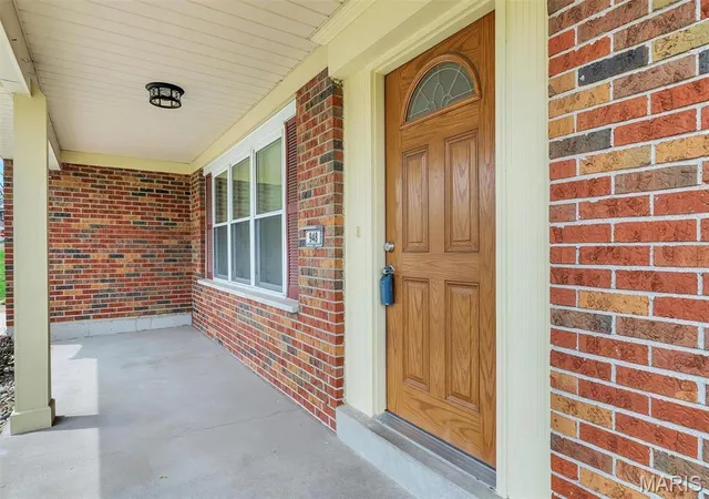 Photo 3 of Single Family Residence at 948 Quince Dr, Saint Charles, MO 63301 | MLS# MIS25023934 |  | Sold on 2025-05-22