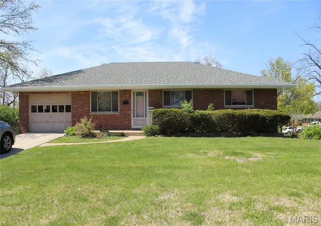 Single Family Residence at 1927 Brassie Dr, Saint Louis, MO 63114 | MLS# MIS25023951 | | Sold on 2025-05-19
