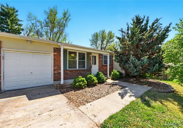 Single Family Residence at 20 Wilbert Dr, Saint Charles, MO 63304 | MLS# MIS25023993 | | Sold on 2025-08-08