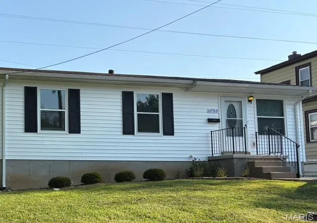 Single Family Residence at 6753 Robbins Ave, Saint Louis, MO 63133 | MLS# MIS25024070 | | Sold on 2025-12-03
