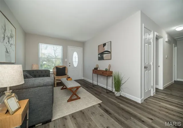 Photo 3 of Single Family Residence at 6753 Robbins Ave, Saint Louis, MO 63133 | MLS# MIS25024070 | | Sold on 2025-12-03