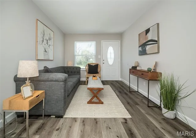 Photo 4 of Single Family Residence at 6753 Robbins Ave, Saint Louis, MO 63133 | MLS# MIS25024070 | | Sold on 2025-12-03