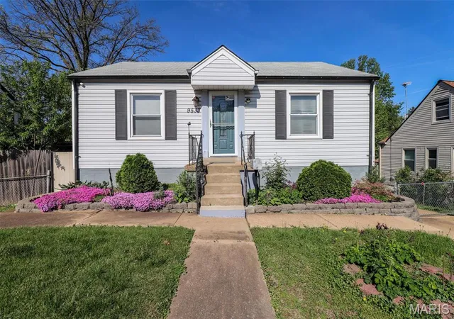 Single Family Residence at 9533 Mackenzie Rd, Saint Louis, MO 63123 | MLS# MIS25024126 | | Sold on 2025-06-02
