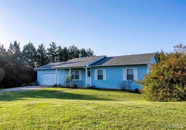 Photo 4 of Single Family Residence at 29706 Bueltmann Rd, Jonesburg, MO 63351 | MLS# MIS25024223 | | Sold on 2025-07-14
