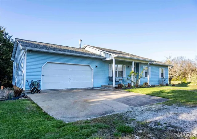 Photo 5 of Single Family Residence at 29706 Bueltmann Rd, Jonesburg, MO 63351 | MLS# MIS25024223 | | Sold on 2025-07-14