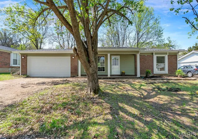 Photo 1 of Single Family Residence at 5609 Viewpoint Ln, Saint Louis, MO 63128 | MLS# MIS25024266 | | Sold on 2025-06-13