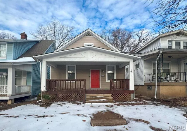 Photo 1 of Sale Pending at 5511 S 37th St, Saint Louis, MO 63116 | MLS# MIS25024273 | Listing updated on 2025-10-16