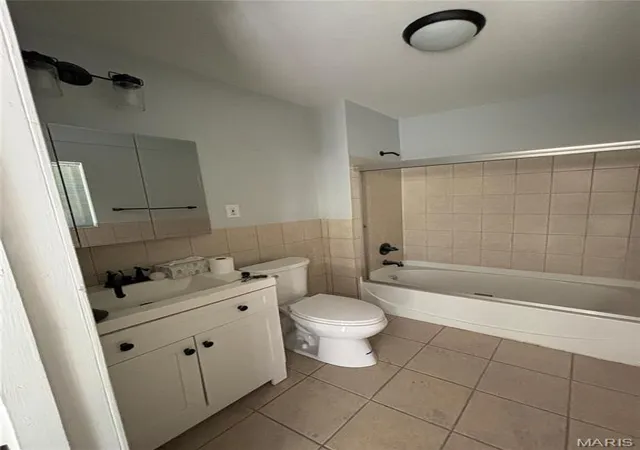 Photo 2 of Sale Pending at 5511 S 37th St, Saint Louis, MO 63116 | MLS# MIS25024273 | Listing updated on 2025-10-16