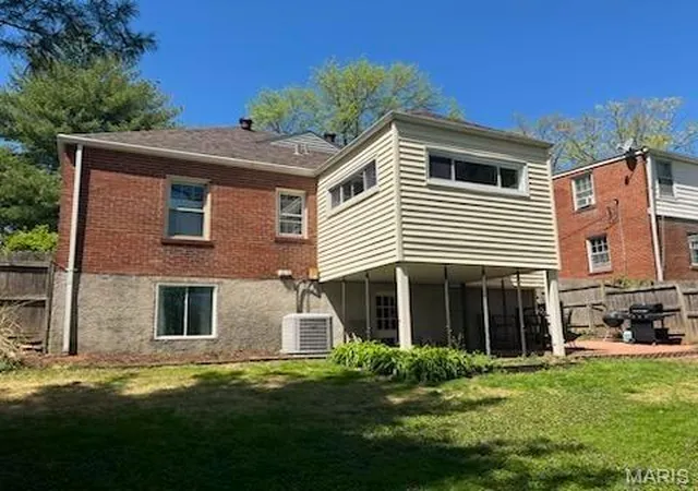 3rd image of 966 N Geyer Rd, Saint Louis, MO 63122 | MLS# MIS25024294